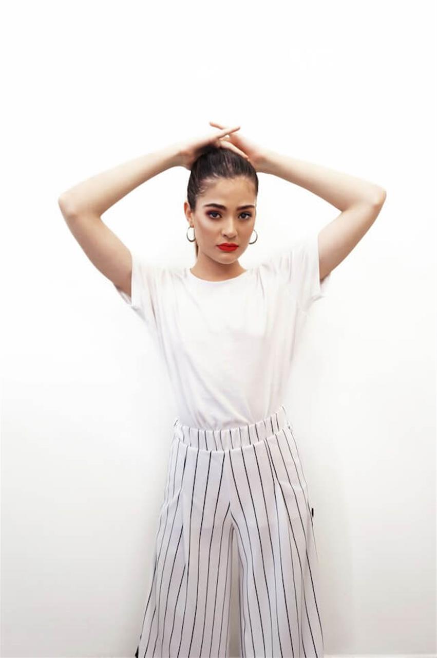 Basic t-shirt til kvinder: Et must-have i garderoben